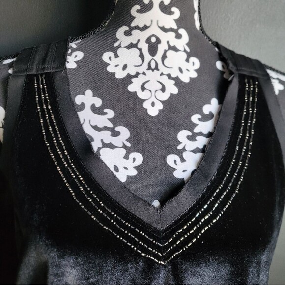 Abercrombie and Fitch Black Velvet Beaded Trim Cross Back Tank Top Sz M - Picture 9 of 9